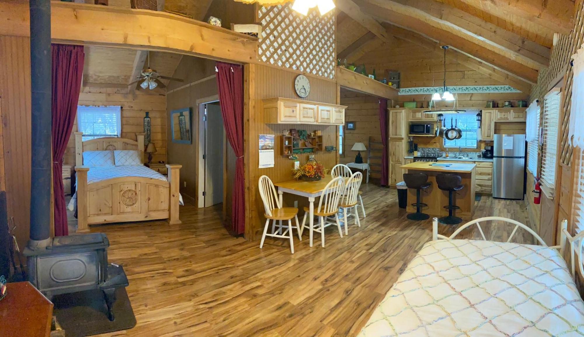 A Peace Of Heaven Cabins And Rv Vanderpool Eksteriør bilde